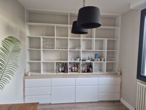 aménagement sur-mesure bar et rangements