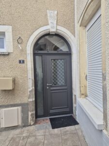 changement et installation d'une nouvelle porte d'entrée
