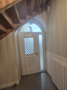 changement et installation d'une nouvelle porte d'entrée